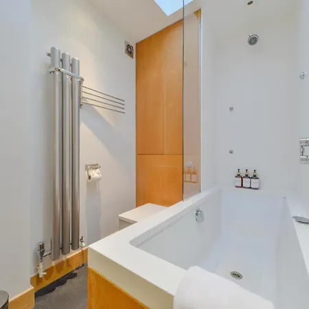 Central Two Bedroom Apartments St Albans By Central Stays Short Lets & Serviced Accommodation With Free Parking Room photo