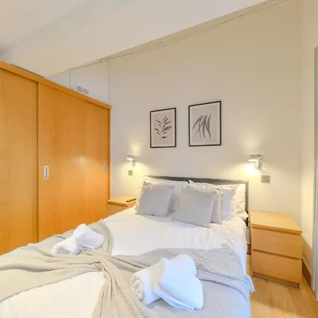 Central Two Bedroom Apartments St Albans By Central Stays Short Lets & Serviced Accommodation With Free Parking Room photo