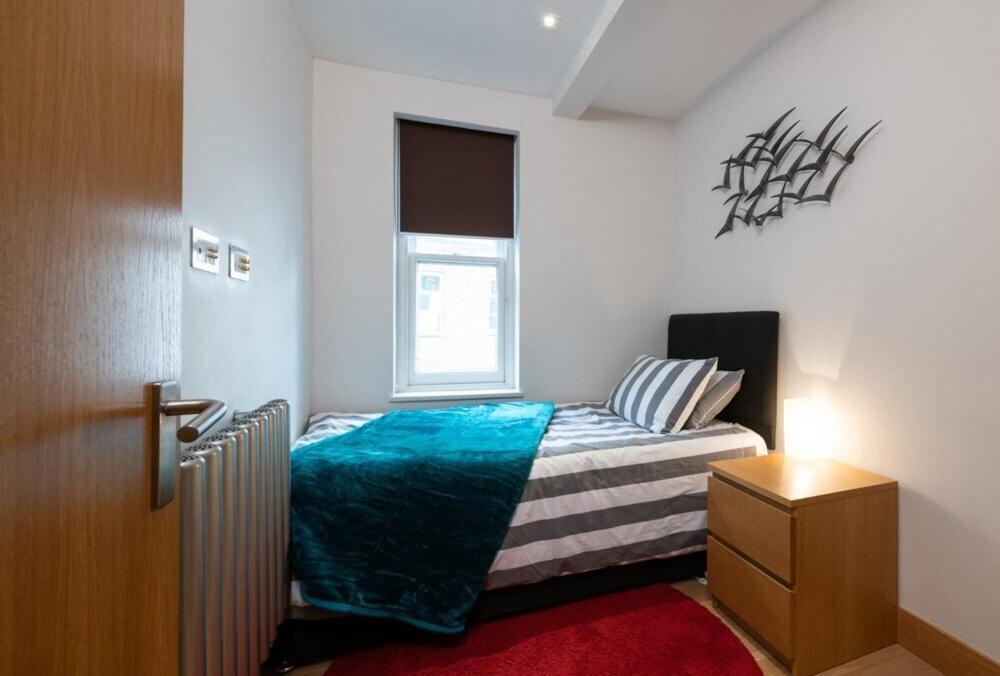 Two Bedroom By Short Lets & Serviced With Free Parking Apartment St Albans