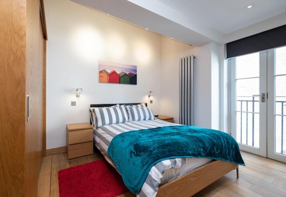 Two Bedroom By Short Lets & Serviced With Free Parking Apartment St Albans