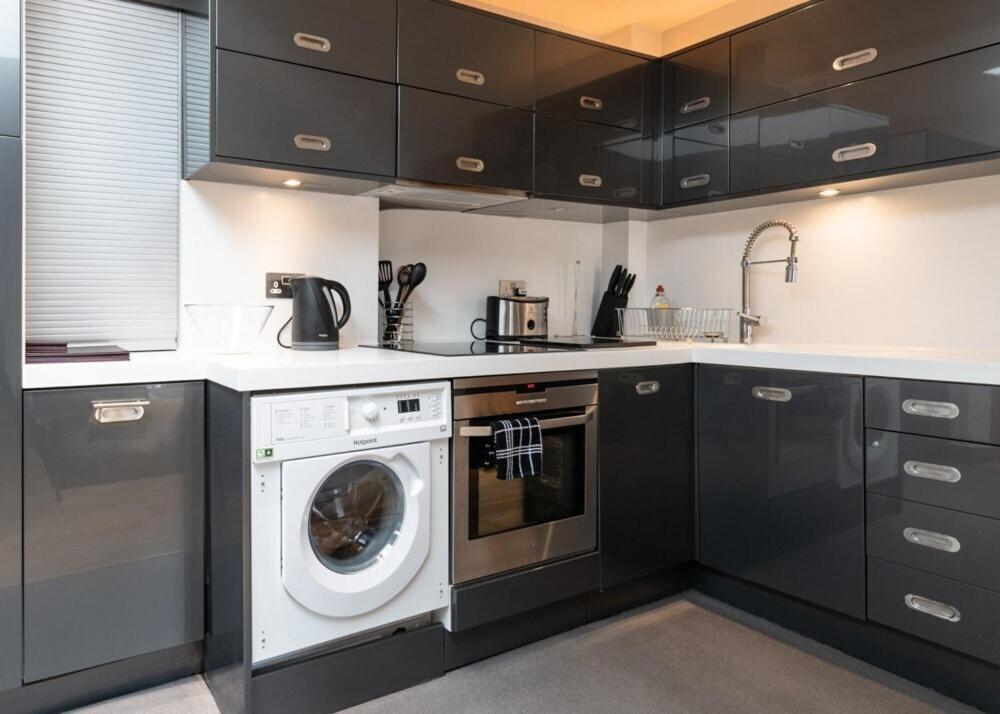 Two Bedroom By Short Lets & Serviced With Free Parking St Albans