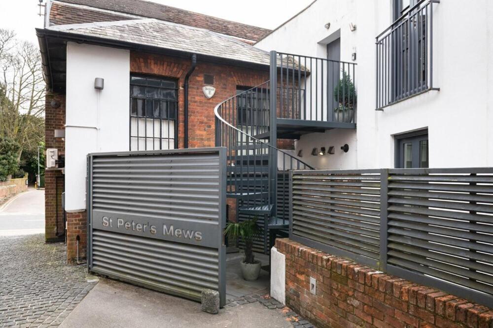 Two Bedroom By Short Lets & Serviced With Free Parking * St Albans