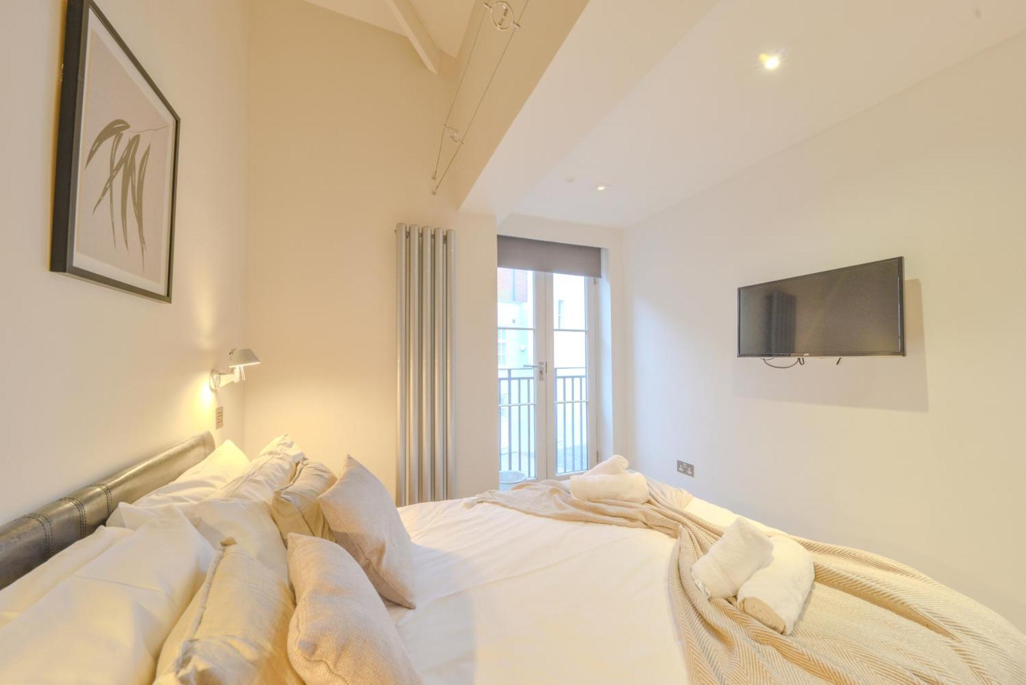 Two Bedroom By Short Lets & Serviced With Free Parking St Albans