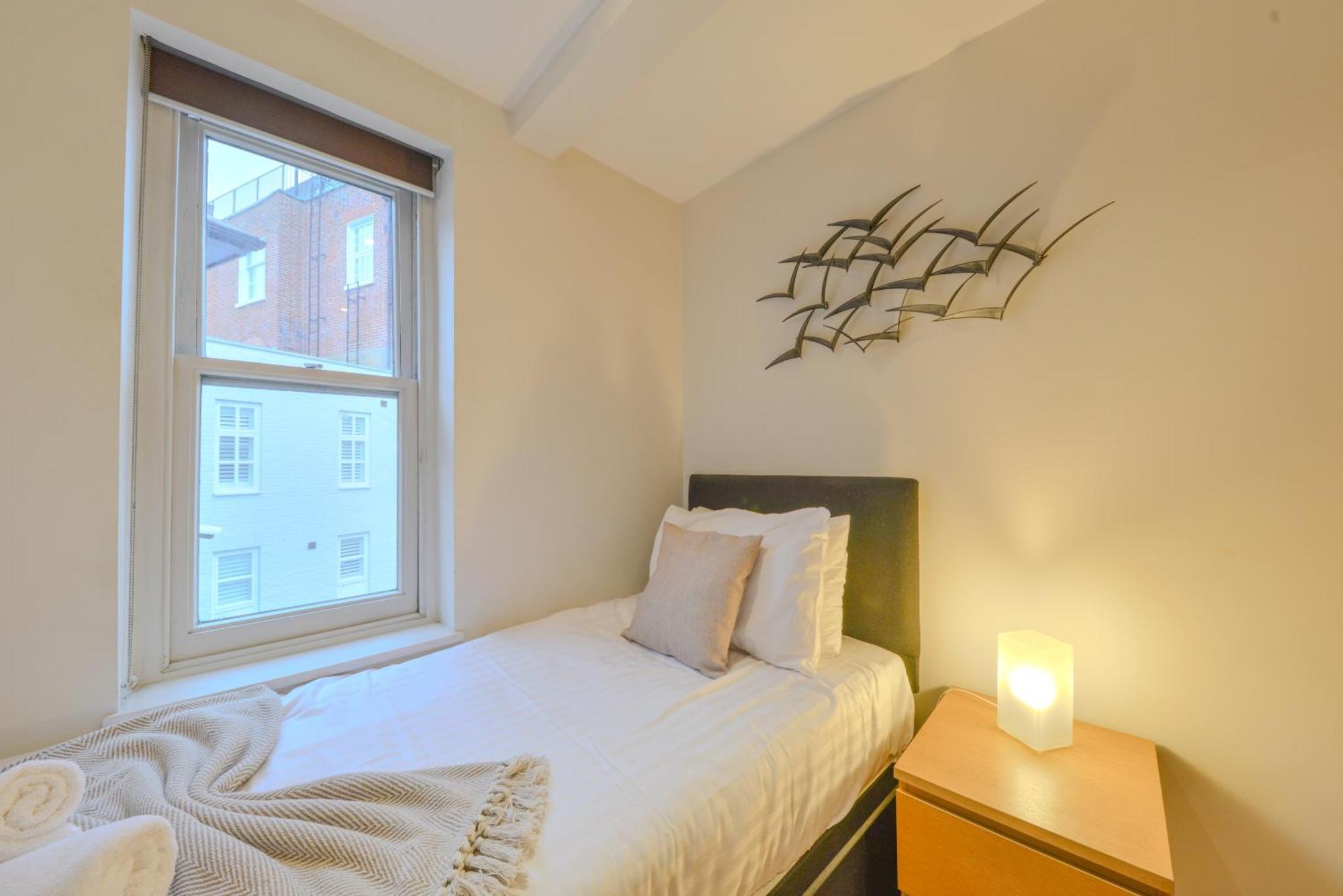 Two Bedroom By Short Lets & Serviced With Free Parking * St Albans
